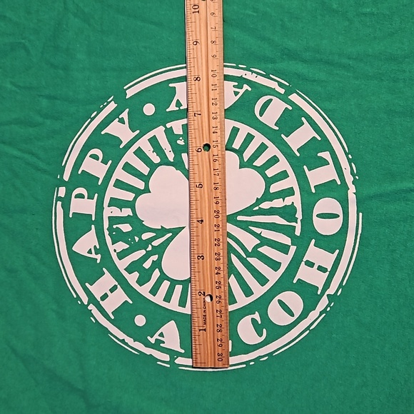 'Happy Alcoholiday' Shamrock clover March 17th graphic tee green 2XL EUC Novelty - Picture 4 of 5